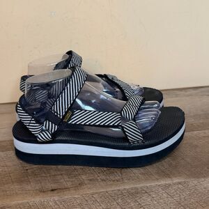 Teva Platform Sandals Womens Size 10 shoes Black White Universal 1085